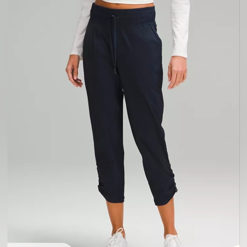 Lululemon Dance Studio Mid-Rise Cropped Pant Size 2